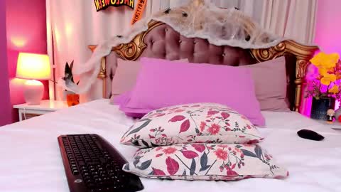 Luna online show from November 5, 6:30 pm