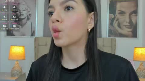Snapshot of beautyari_ chatting on May 5, 12:24 pm Ariana Reyes online show from May 5, 12:24 pm