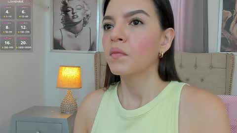 Snapshot of beautyari_ chatting on May 6, 12:21 pm Ariana Reyes online show from May 6, 12:21 pm