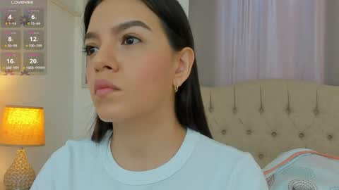 Snapshot of beautyari_ chatting on June 1, 12:40 pm Ariana Reyes online show from June 1, 12:40 pm
