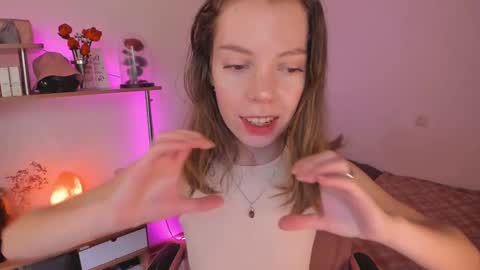 Snapshot of beautyeliise chatting on March 10, 9:21 am Eliise online show from March 10, 9:21 am