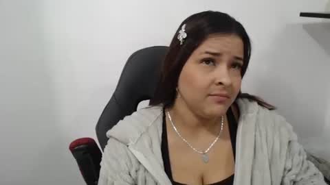 beautyykarol online show from November 24, 6:18 pm