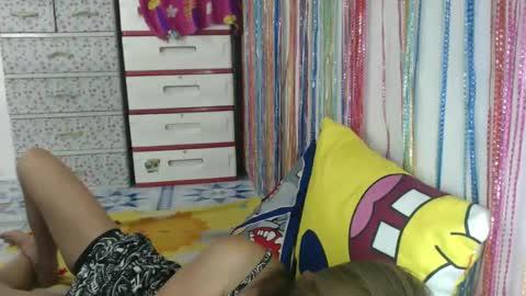 Snapshot of bebelove25 chatting on December 20, 1:03 am bebelove25 online show from December 20, 1:03 am