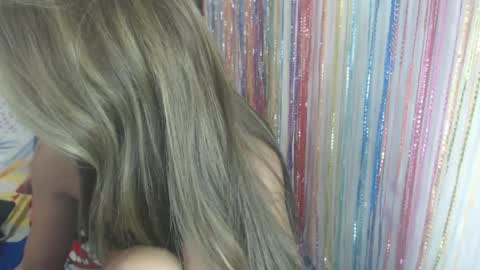 Snapshot of bebelove25 chatting on February 5, 2:08 am bebelove25 online show from February 5, 2:08 am