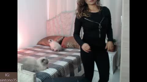 becca_milani2 online show from July 31, 11:04 pm