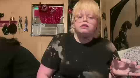 Snapshot of beccagreene9151514 chatting on October 12, 2:32 am JohnJaneQPublic online show from October 12, 2:32 am