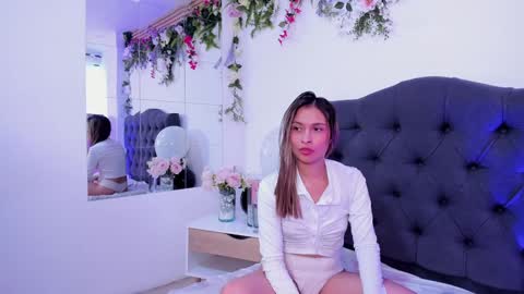 Snapshot of beccamilanni chatting on February 3, 3:17 pm beccamilanni online show from February 3, 3:17 pm