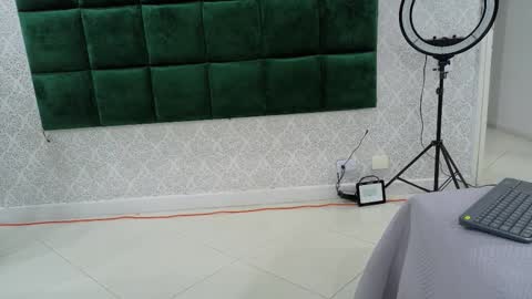 Snapshot of beccareedd chatting on October 9, 2:31 am BeccaRed online show from October 9, 2:31 am
