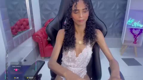 becky_lynch_102 online show from January 11, 11:37 am