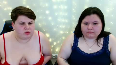 Snapshot of beckyandellen chatting on March 17, 8:01 pm BeckyAndEllen online show from March 17, 8:01 pm