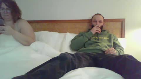 Snapshot of bedbandits chatting on February 22, 12:38 am Bedbandits69 online show from February 22, 12:38 am