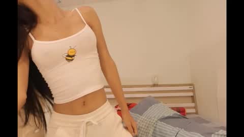 Snapshot of bee_thai chatting on October 3, 8:39 pm bee_thai online show from October 3, 8:39 pm