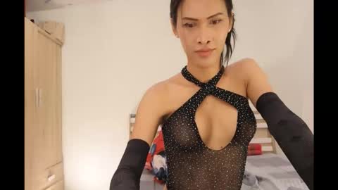 Snapshot of bee_thai chatting on October 12, 6:29 pm bee_thai online show from October 12, 6:29 pm