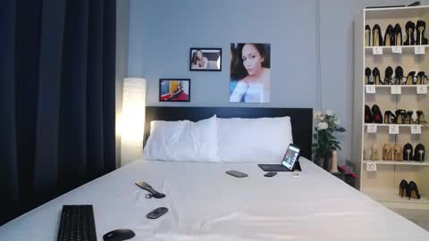 Snapshot of beebeethai chatting on November 18, 1:33 am Bee if you ever see the girl who can take 12 inch all the way inside the ass try me online show from November 18, 1:33 am