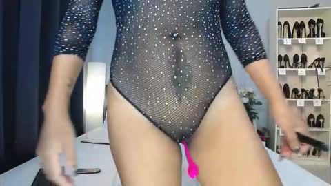 Snapshot of beebeethai chatting on January 13, 1:55 am Bee if you ever see the girl who can take 12 inch all the way inside the ass try me online show from January 13, 1:55 am