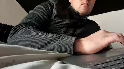 Snapshot of beenee3 chatting on December 30, 8:43 am beenee3 online show from December 30, 8:43 am