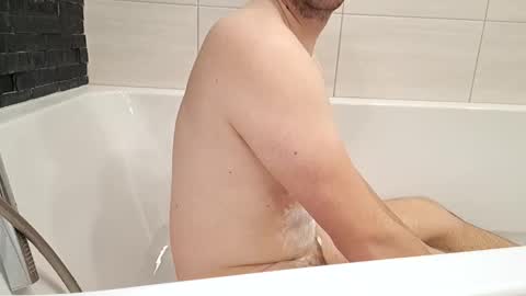 Snapshot of beenee3 chatting on February 17, 8:30 am beenee3 online show from February 17, 8:30 am