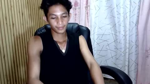 Snapshot of bejjs_08 chatting on February 11, 6:13 pm brandonjames online show from February 11, 6:13 pm