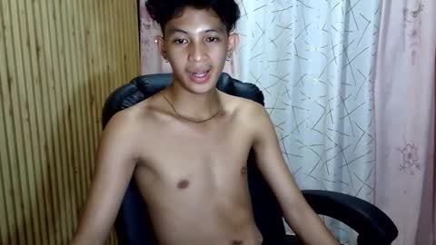 Snapshot of bejjs_08 chatting on February 17, 3:19 pm brandonjames online show from February 17, 3:19 pm