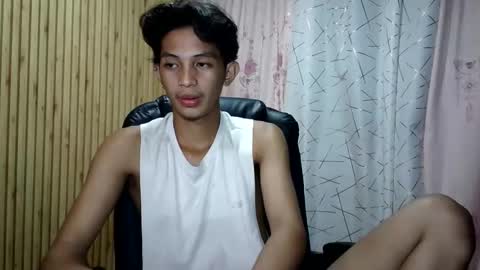 Snapshot of bejjs_08 chatting on April 8, 2:50 pm brandonjames online show from April 8, 2:50 pm