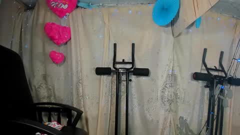 modelo independiente online show from March 9, 12:00 am