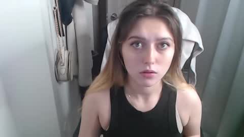 Snapshot of belindaacosta chatting on December 3, 3:33 pm Belinda online show from December 3, 3:33 pm