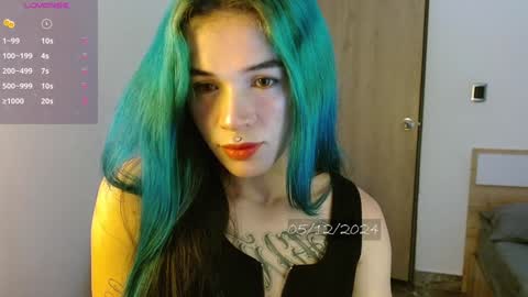 Snapshot of bell_art chatting on December 5, 11:38 am online show from December 5, 11:38 am