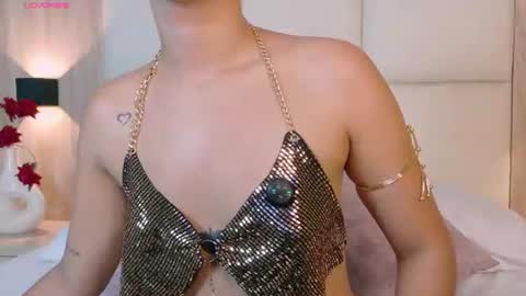 Snapshot of bella1207 chatting on July 18, 1:04 pm Bella cam online show from July 18, 1:04 pm