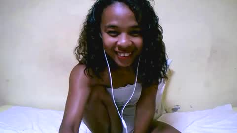 Snapshot of bella193999 chatting on December 5, 9:17 am bella193999 online show from December 5, 9:17 am