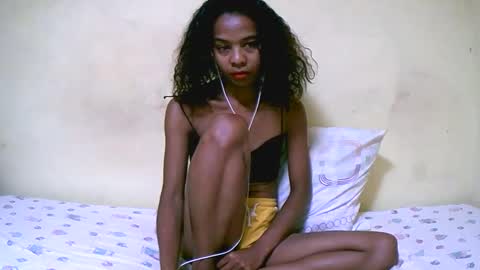 Snapshot of bella193999 chatting on December 9, 7:28 am bella193999 online show from December 9, 7:28 am