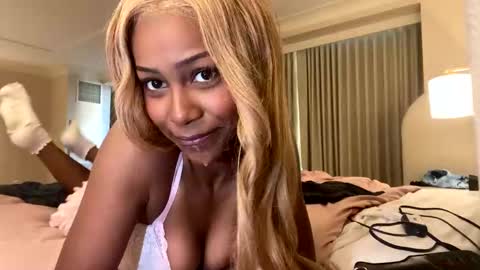 Snapshot of bella19sua chatting on October 5, 9:02 pm bella19sua online show from October 5, 9:02 pm