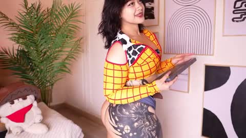    online show from April 4, 11:40 am