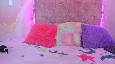 Snapshot of bella__sweets chatting on January 20, 7:04 pm Melanie online show from January 20, 7:04 pm