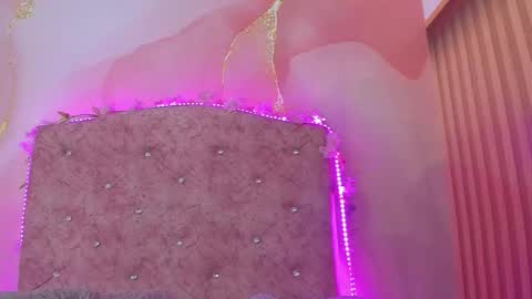 Melanie  online show from December 19, 10:44 am