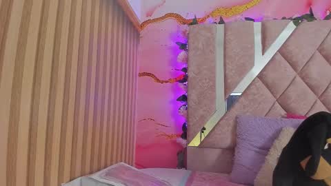 Snapshot of bella__sweets chatting on February 2, 10:36 am Melanie online show from February 2, 10:36 am