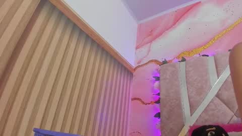 Snapshot of bella__sweets chatting on February 3, 10:42 am Melanie online show from February 3, 10:42 am