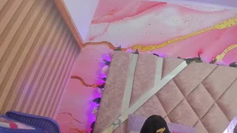 Snapshot of bella__sweets chatting on February 5, 10:31 am Melanie online show from February 5, 10:31 am