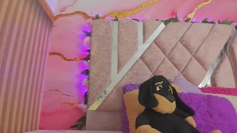 Snapshot of bella__sweets chatting on February 12, 10:32 am Melanie online show from February 12, 10:32 am