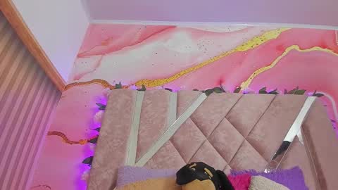 Snapshot of bella__sweets chatting on February 14, 10:34 am Melanie online show from February 14, 10:34 am