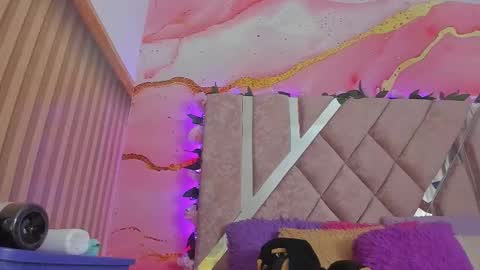 Snapshot of bella__sweets chatting on February 18, 10:33 am Melanie online show from February 18, 10:33 am