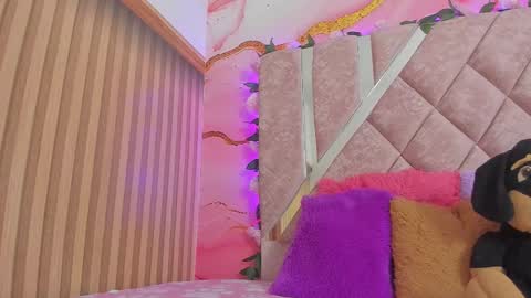 Snapshot of bella__sweets chatting on February 25, 10:36 am Melanie online show from February 25, 10:36 am