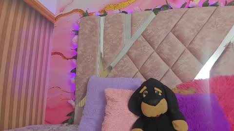 Snapshot of bella__sweets chatting on February 28, 10:27 am Melanie online show from February 28, 10:27 am