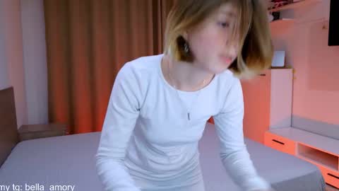 Bella online show from December 2, 7:53 pm