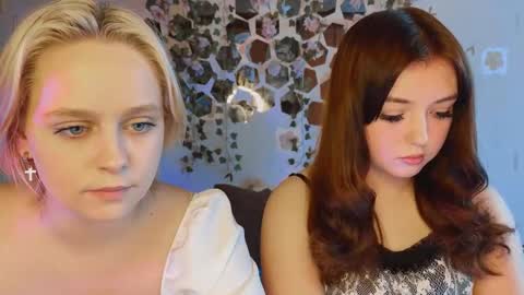 bella_and_alice online show from September 17, 1:13 pm