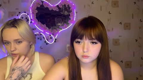 bella_and_alice online show from October 15, 3:01 pm