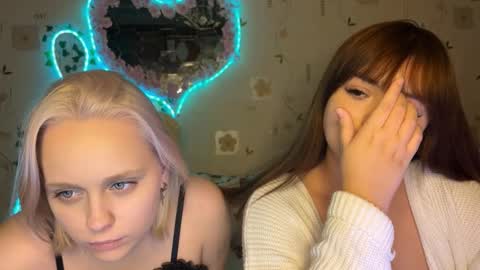 bella_and_alice online show from October 29, 1:24 pm
