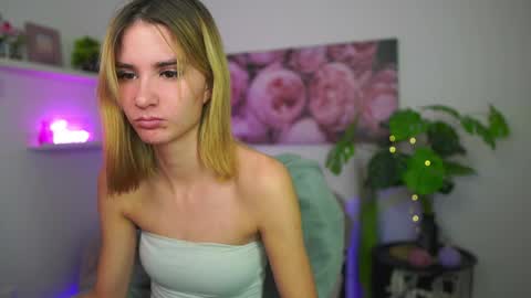 BellaBlonde online show from December 18, 2:45 pm