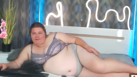 bella_blvack online show from May 27, 5:54 pm