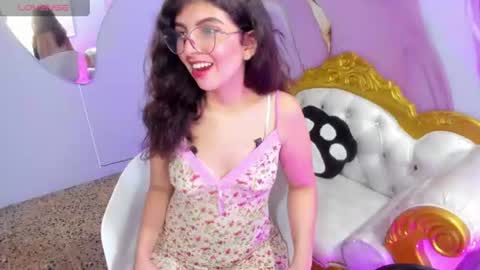 B  E  L  L  A  online show from July 24, 7:23 pm