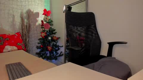 Dessi  online show from December 20, 3:10 pm